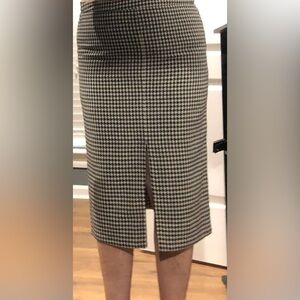 Vintage 90’s “Draper James” Black and White Pleated Pencil Skirt